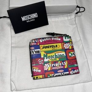 Moschino wallet bubble gum. Amazing condition. Original box and dust bag